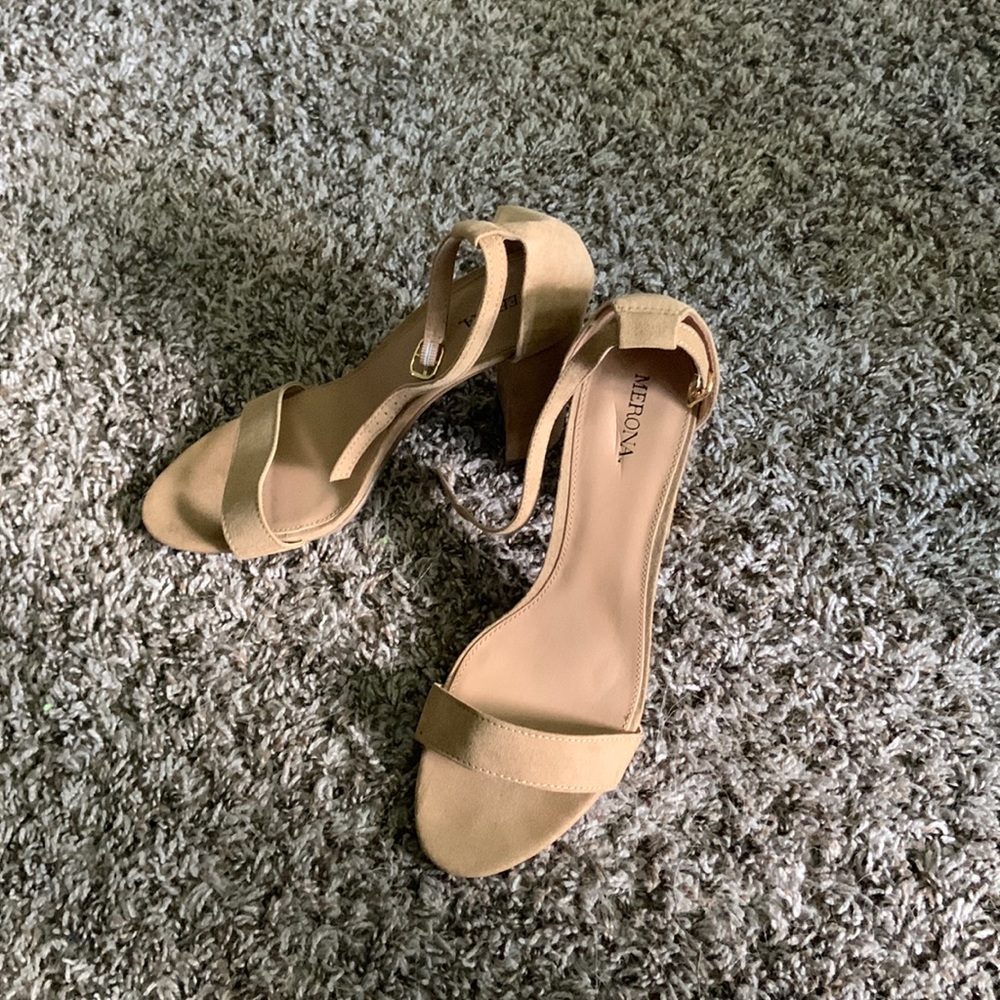 9.5 Nude 3.5 in Heels
